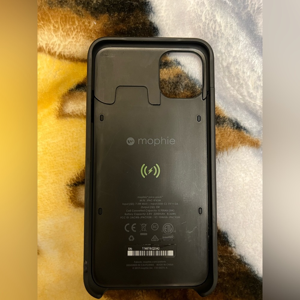 Lightly used Mophie charging case for IPhone 11Pro Max